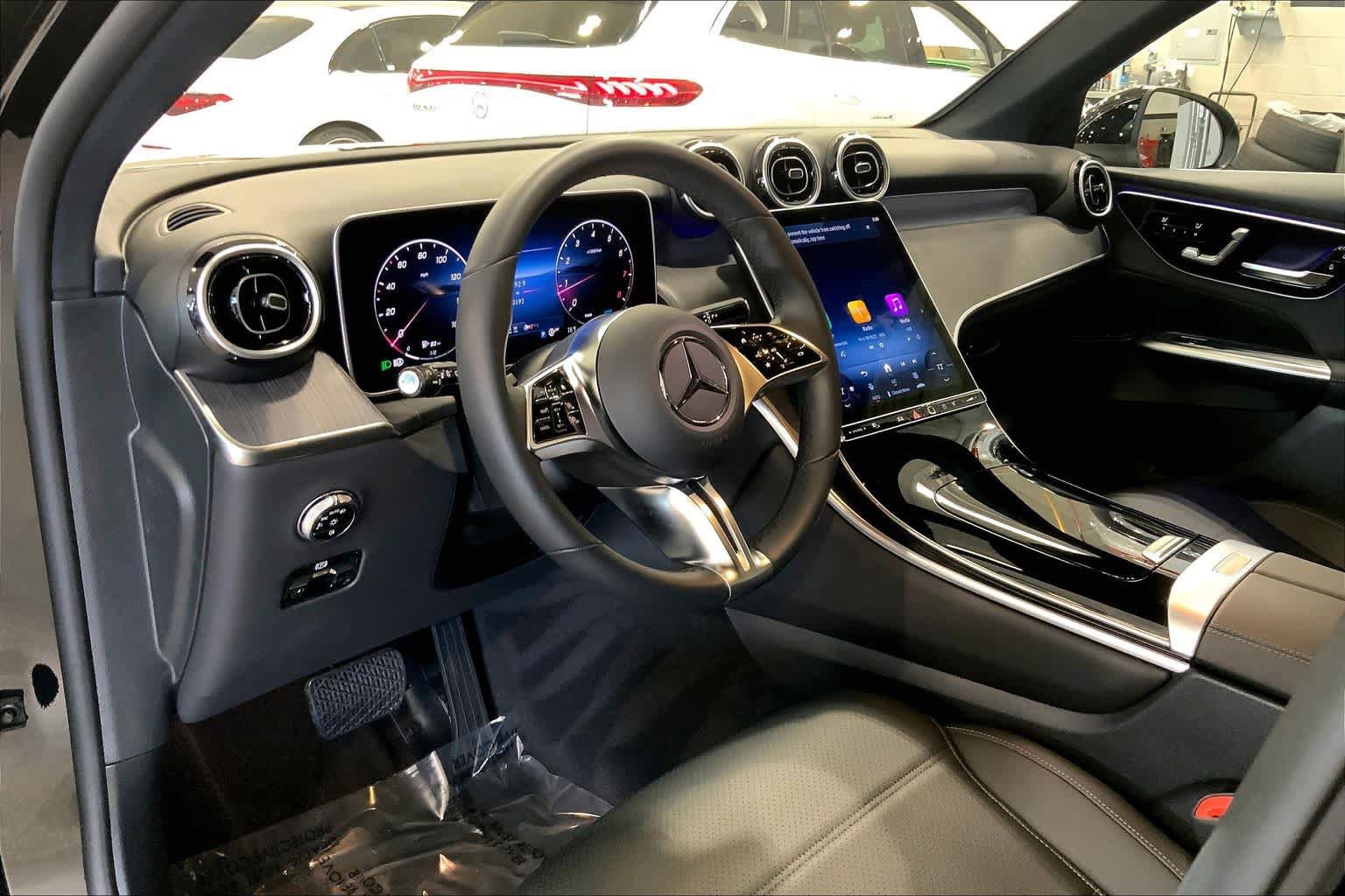 Used 2025 Mercedes-Benz GLC 300 image 16