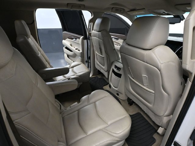 Used 2017 Cadillac Escalade ESV 4WD image 43
