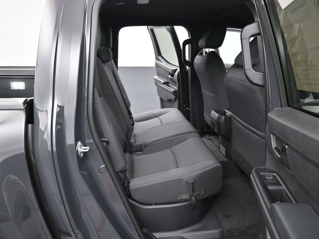 Certified 2025 Toyota Tacoma SR5 AWD/4WD image 32