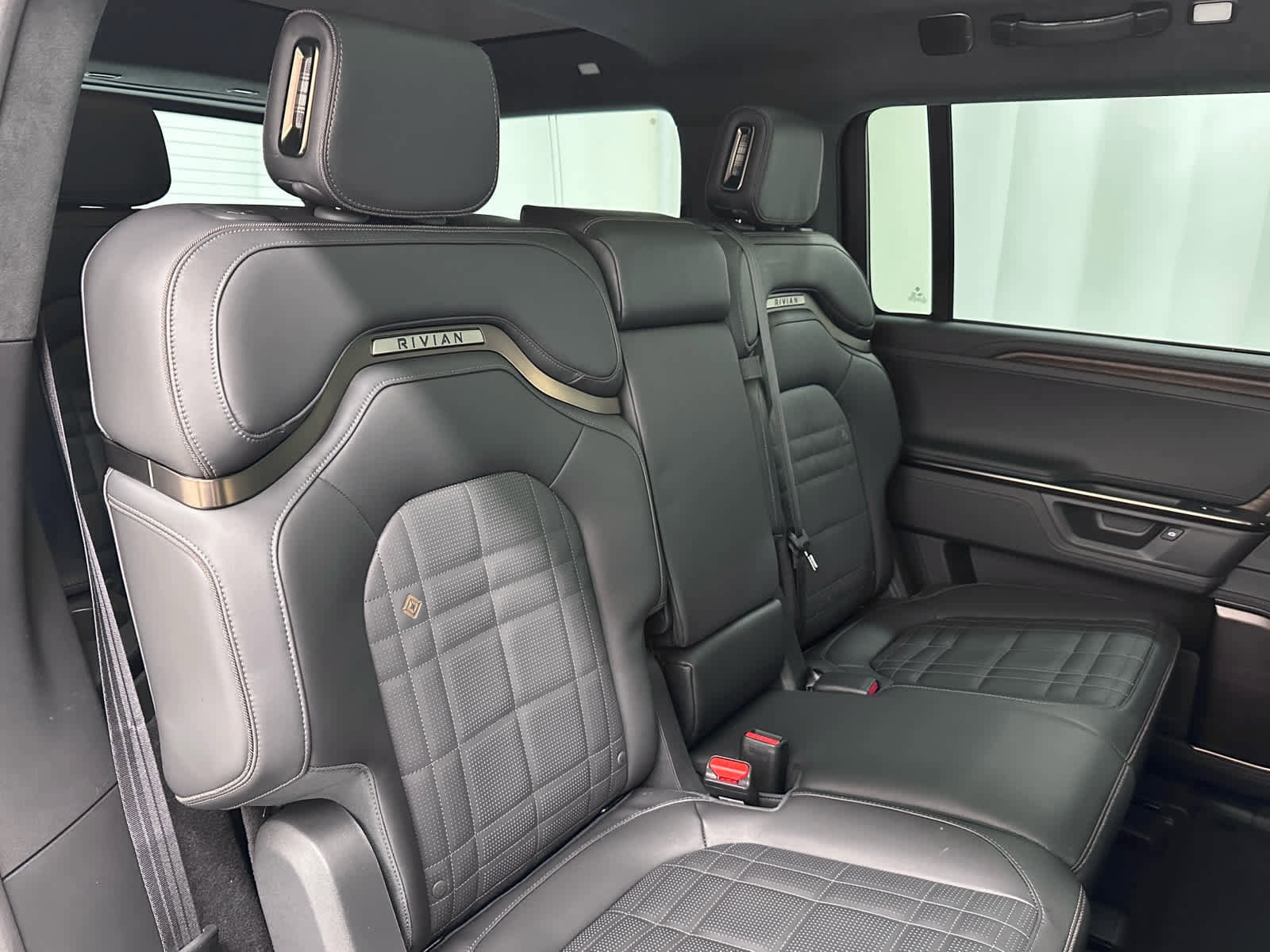 Used 2026 Rivian R1S Premium image 23