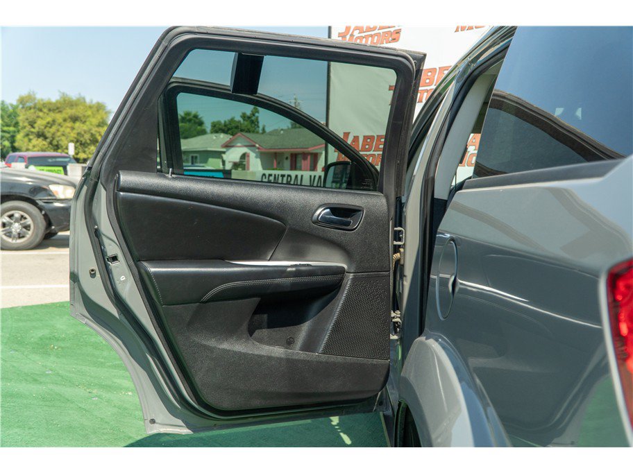 Used 2019 Dodge Journey SE FWD image 24