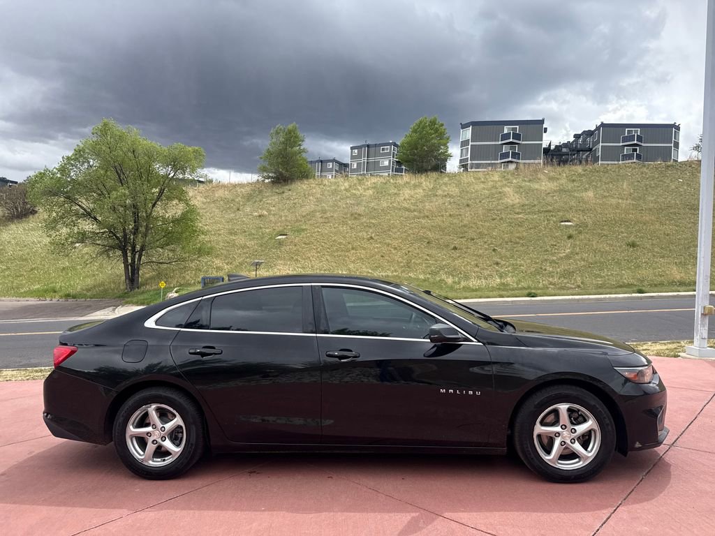Used 2017 Chevrolet Malibu LS FWD image 9