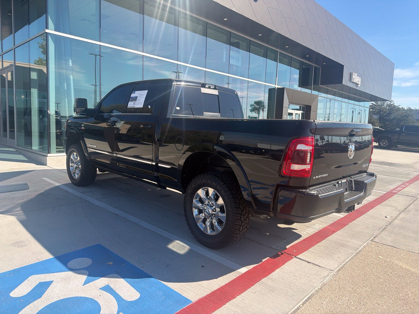Used 2024 RAM 2500 Limited AWD/4WD image 7