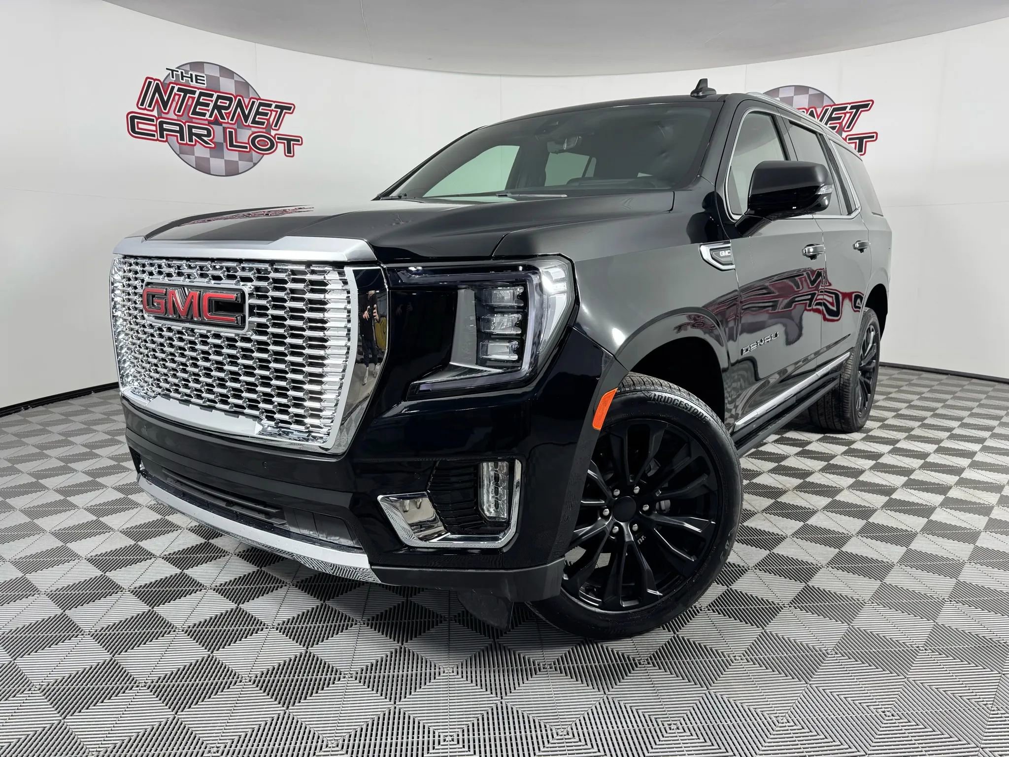 Used 2022 GMC Yukon Denali w/ Advanced Technology Package image 1