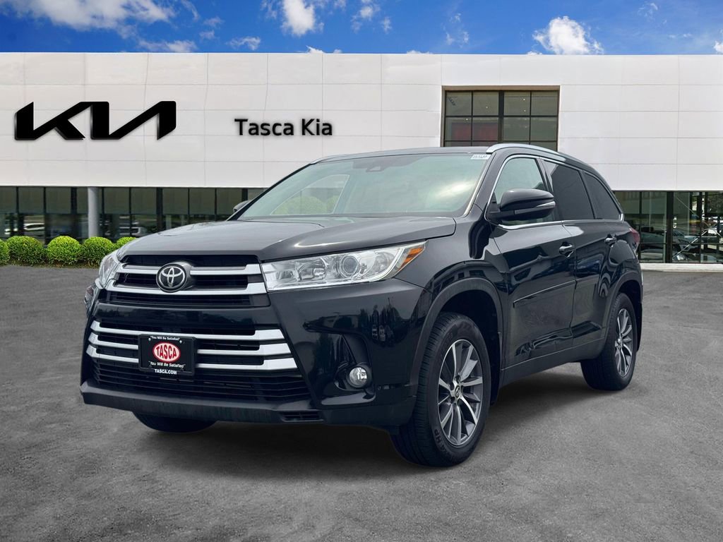 Used 2019 Toyota Highlander XLE AWD/4WD image 3