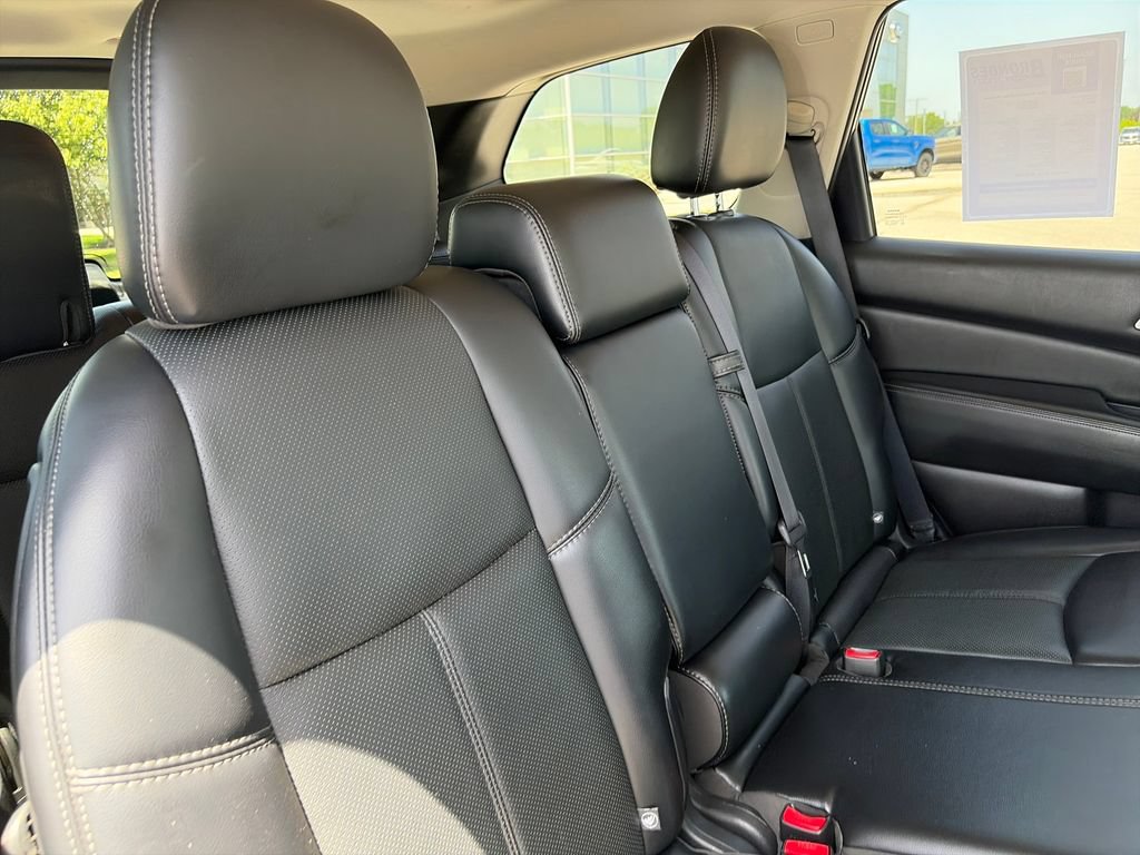 Used 2017 Nissan Pathfinder Platinum w/ Cargo Package AWD/4WD image 36