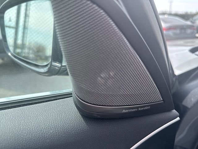 Used 2023 BMW 540i xDrive w/ Premium Package image 19