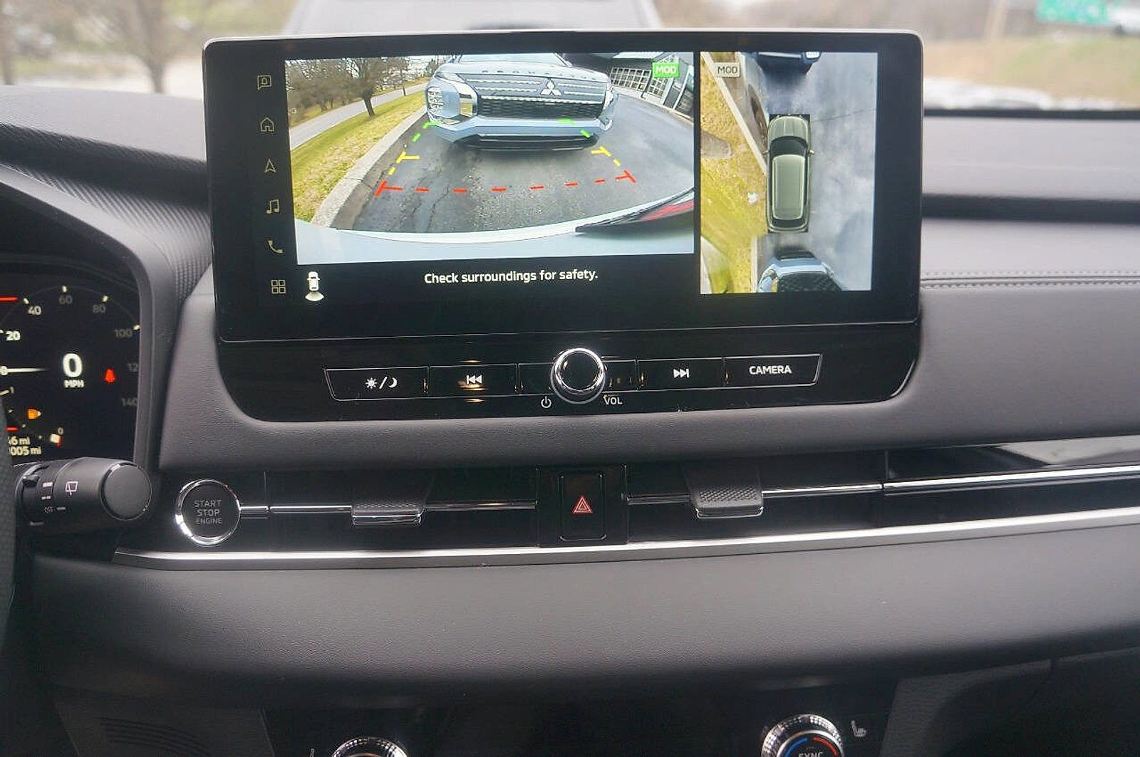 New 2025 Mitsubishi Outlander SE image 17