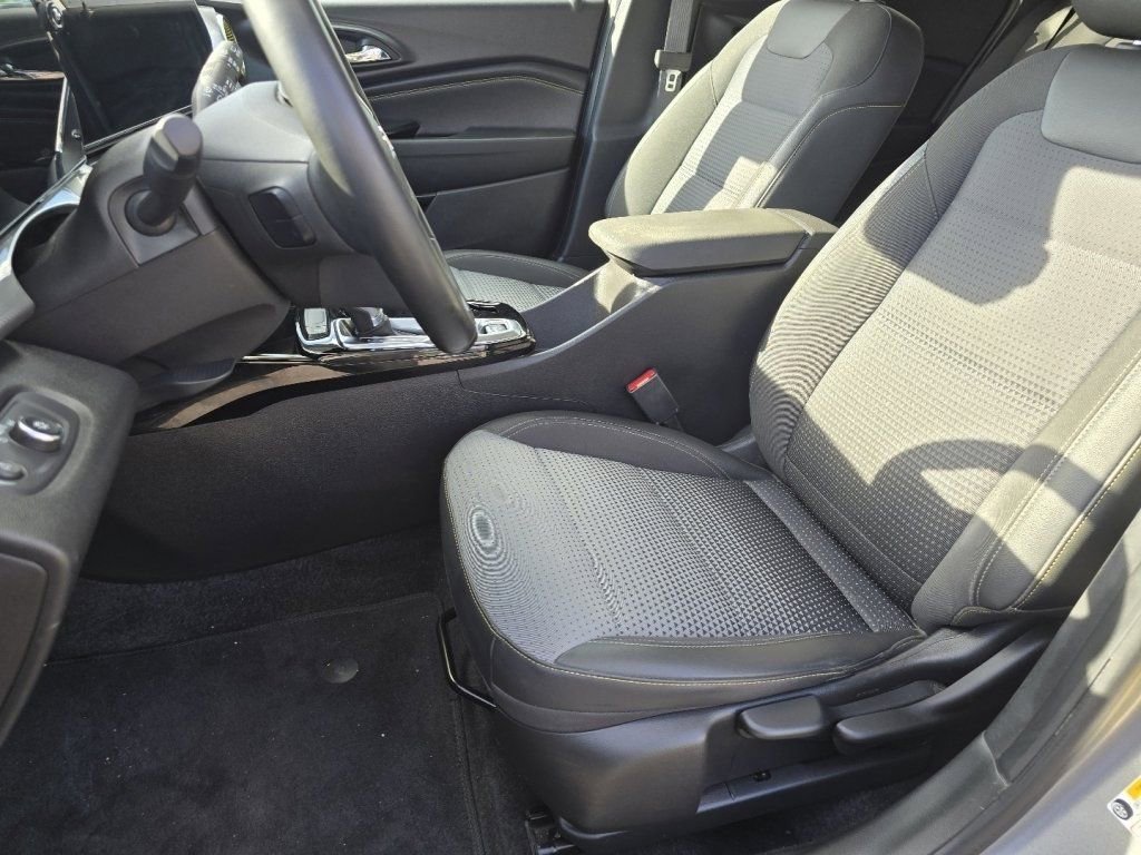 Used 2024 Chevrolet Trax LT w/ Driver Confidence Package FWD image 18
