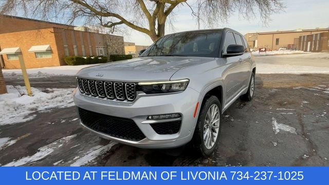 Used 2023 Jeep Grand Cherokee Summit w/ Luxury Tech Group V image 3