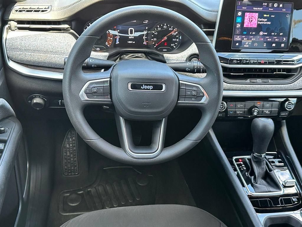 Used 2025 Jeep Compass Sport AWD/4WD image 8