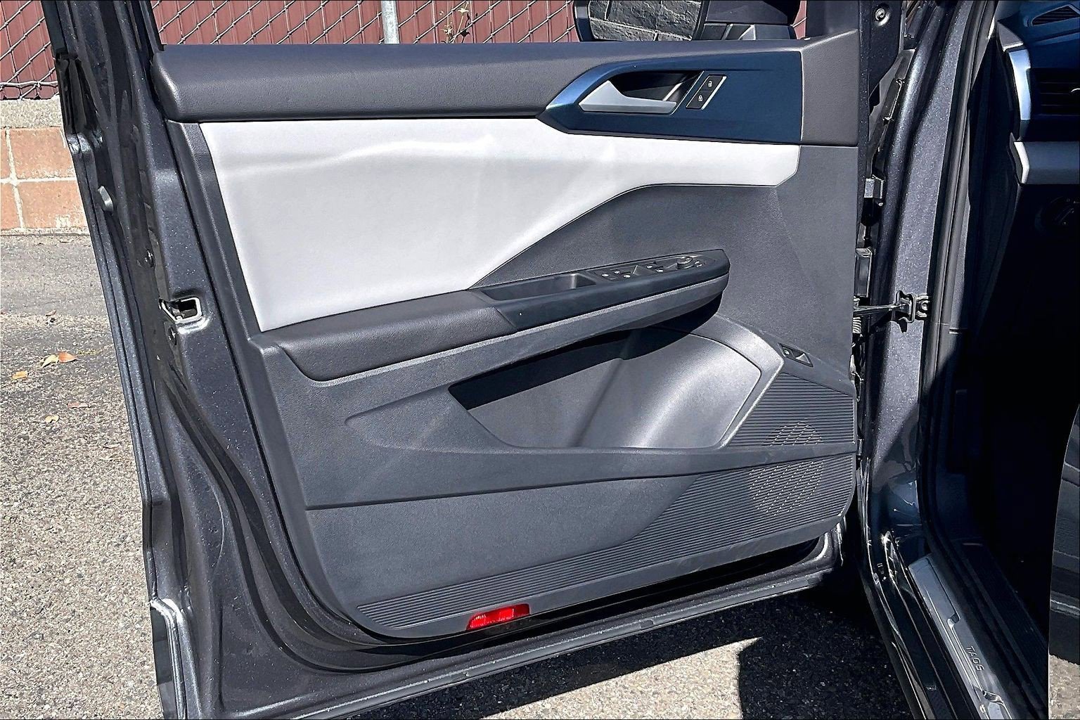 Certified 2023 Volkswagen Taos SE w/ Black Wheel Package FWD image 22