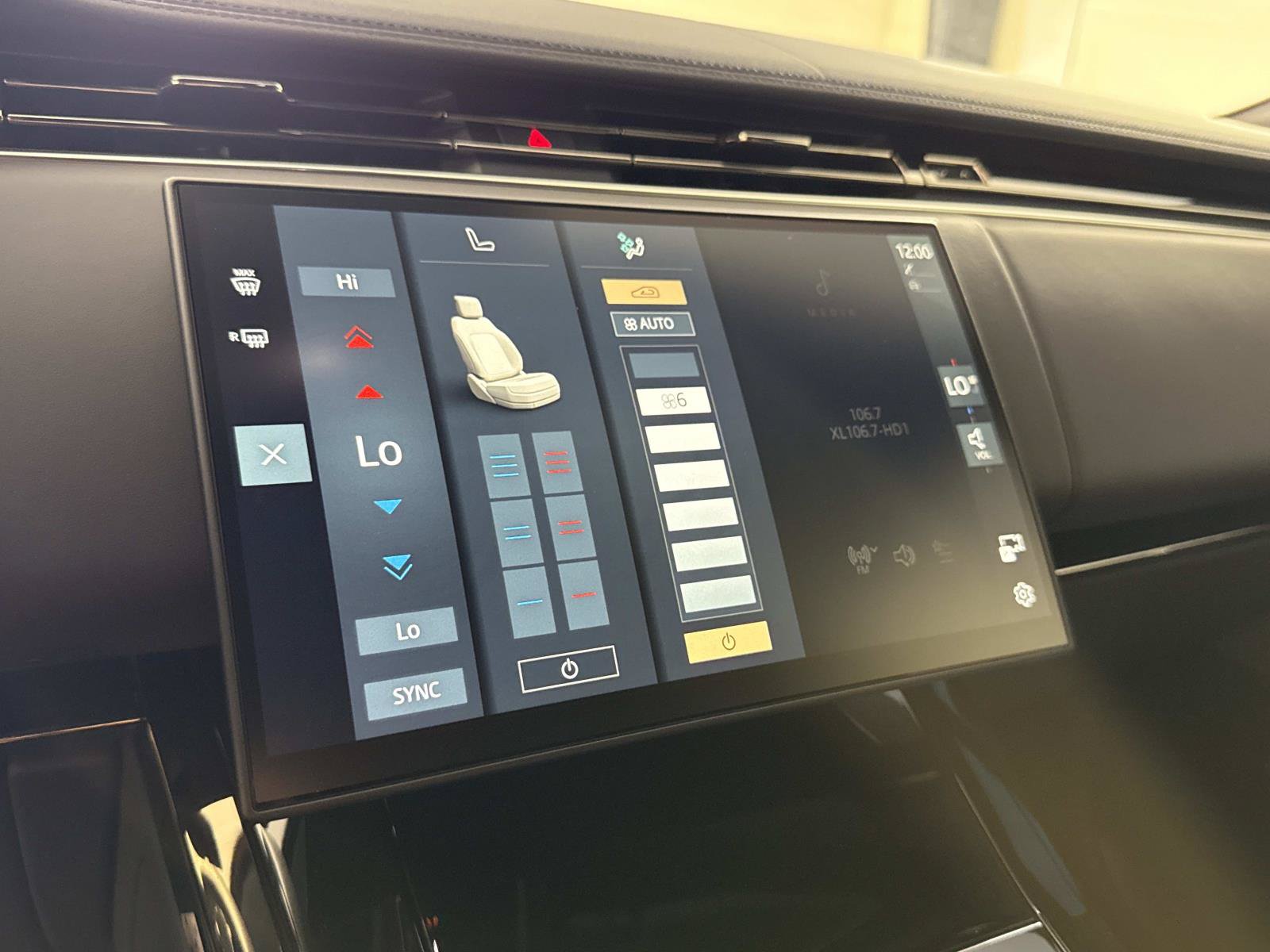 New 2026 Land Rover Range Rover Sport SE AWD/4WD image 28