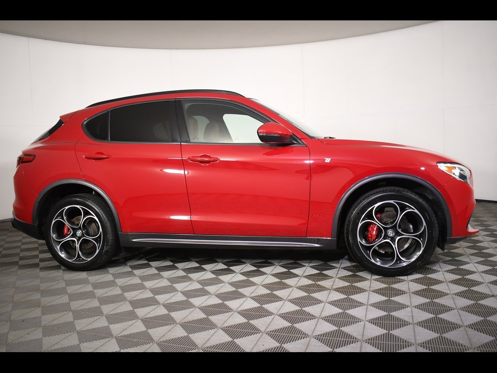 Used 2022 Alfa Romeo Stelvio Ti image 13