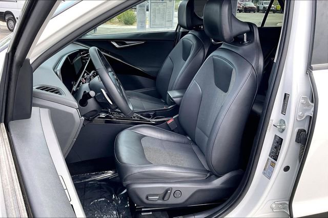 Used 2023 Kia Niro EX image 24