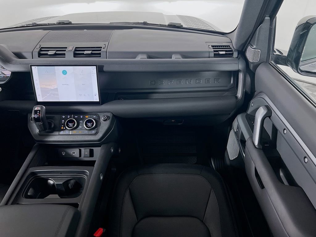 Used 2024 Land Rover Defender 130 X-Dynamic SE image 24