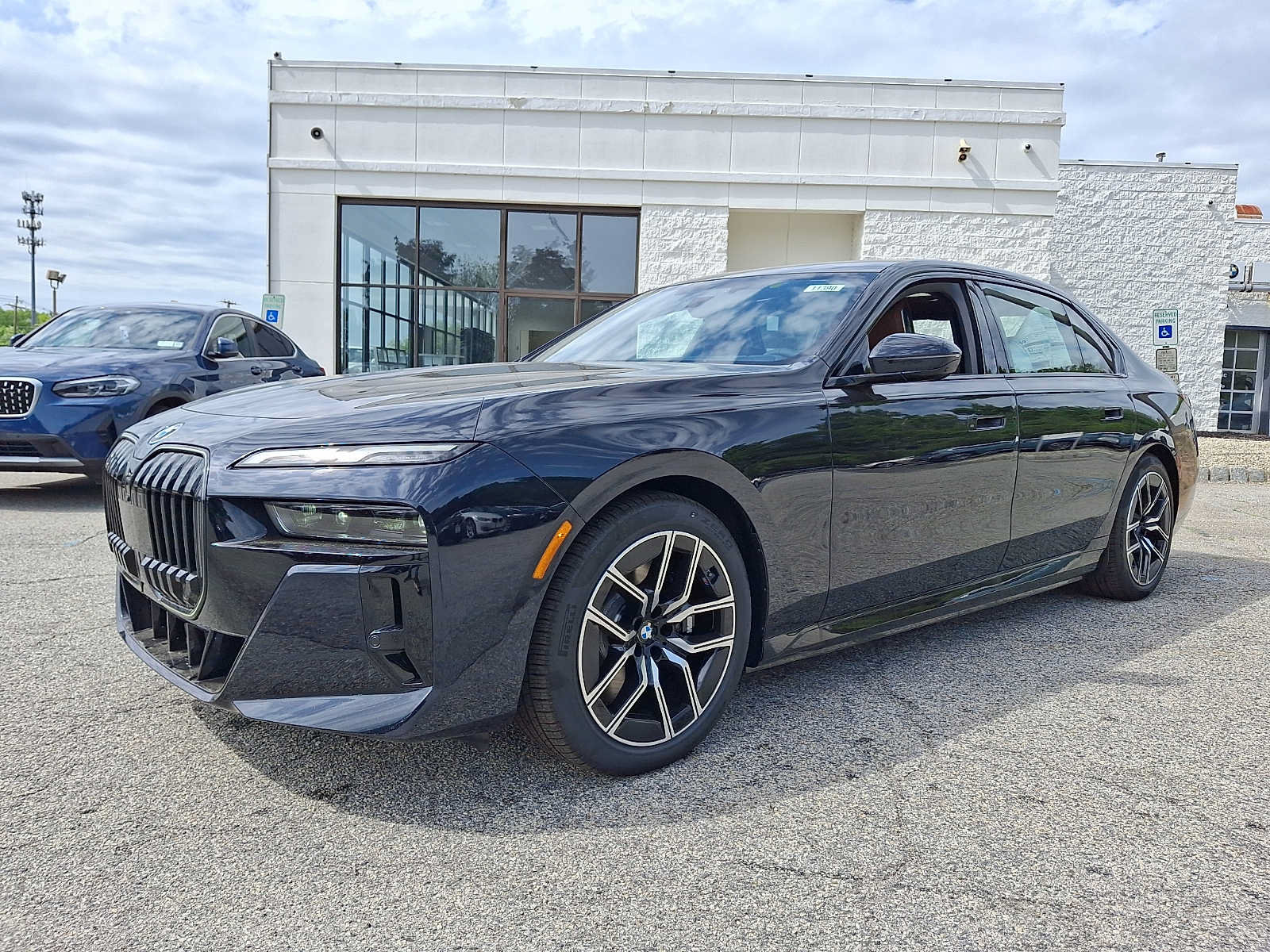 New 2026 BMW i7 xDrive60 AWD/4WD image 2