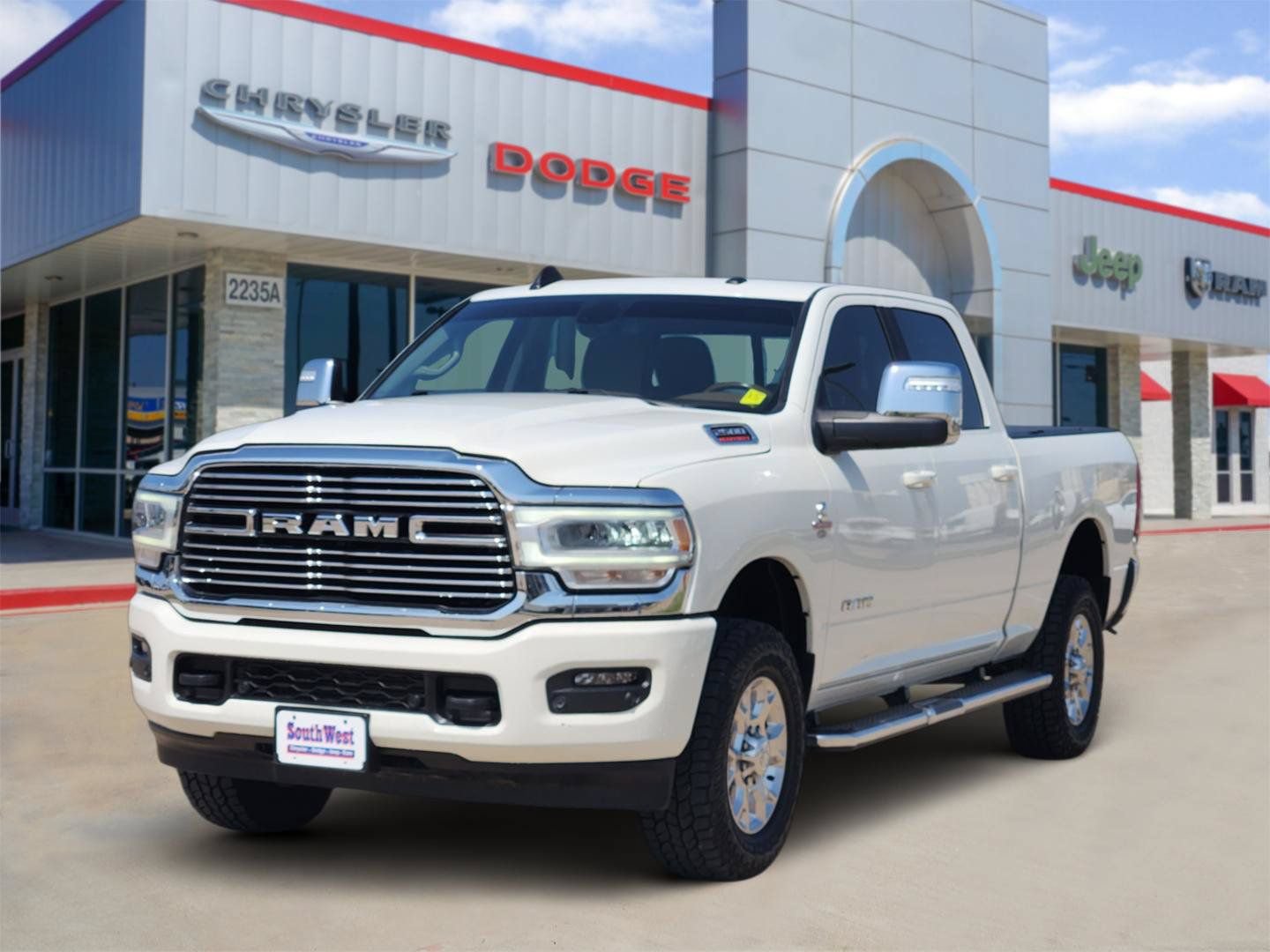 Used 2023 RAM 2500 Laramie AWD/4WD image 2