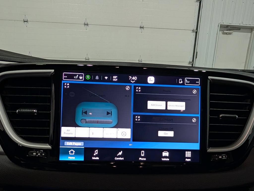 Used 2027 Chrysler Pacifica Select FWD image 21