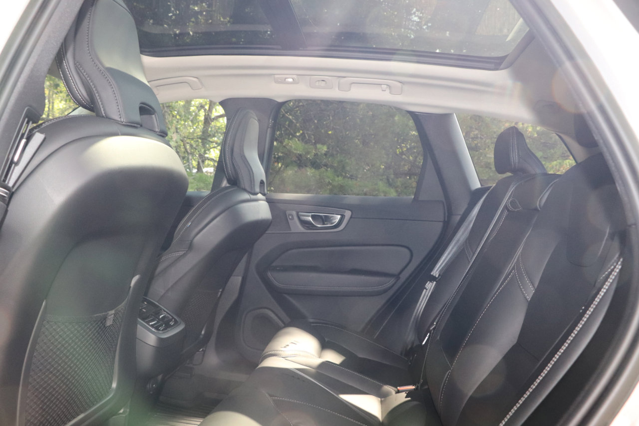 Used 2022 Volvo XC60 B5 Inscription w/ Advanced Package image 23