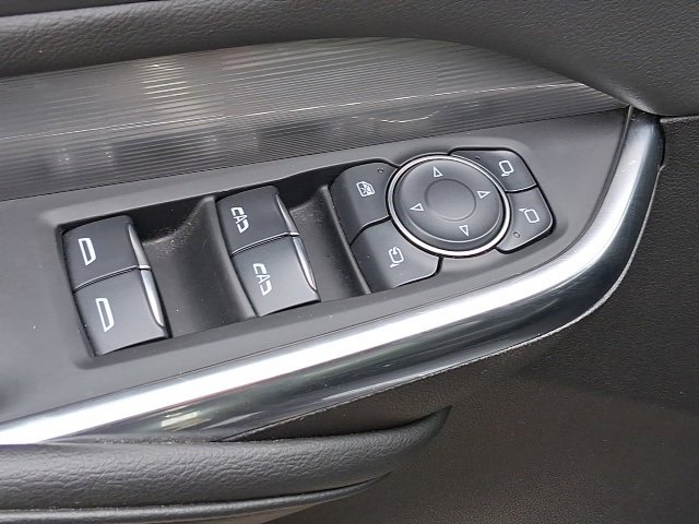 Used 2025 Cadillac XT4 Premium Luxury image 18