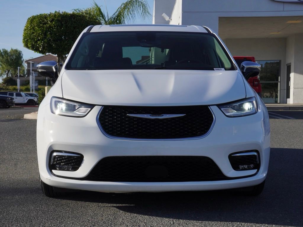 Certified 2023 Chrysler Pacifica Limited image 9