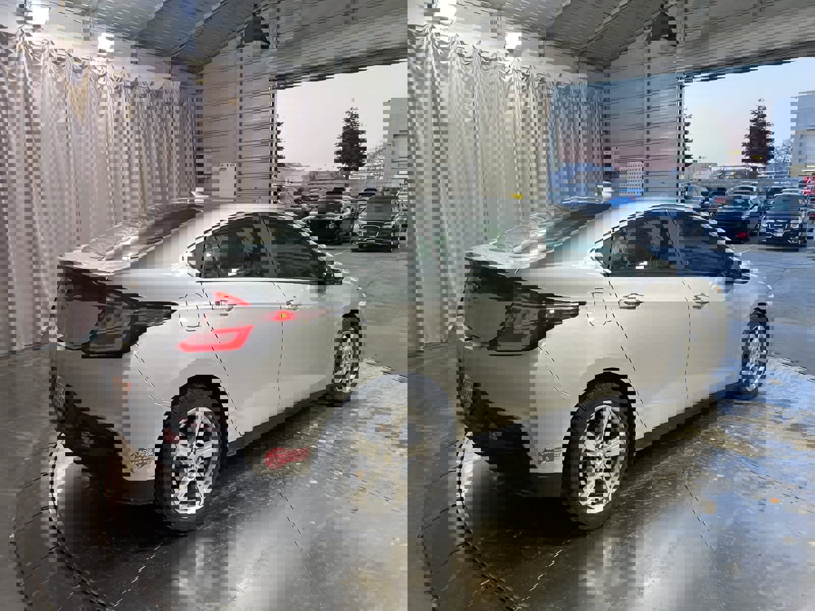 Used 2018 Chevrolet Volt LT w/ Comfort Package image 9