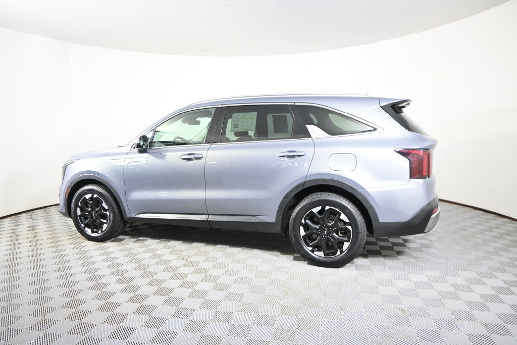 Used 2025 Kia Sorento S FWD image 3