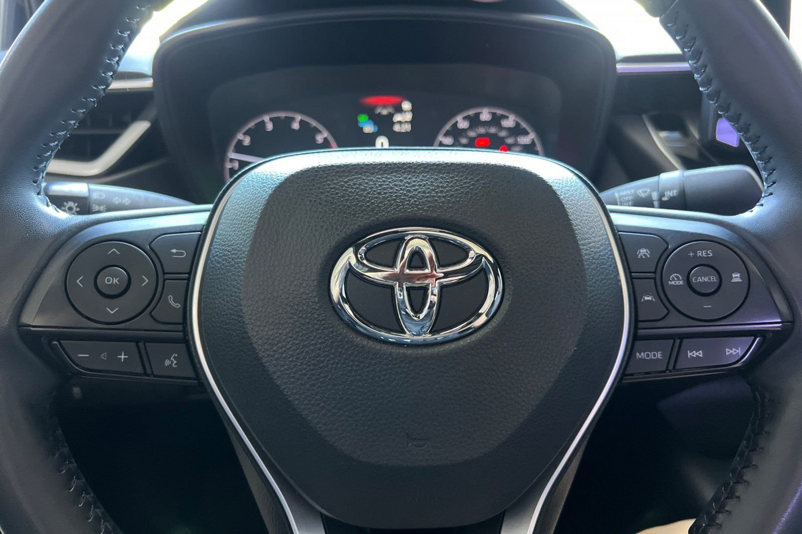 Used 2023 Toyota Corolla SE w/ SE Package FWD image 22