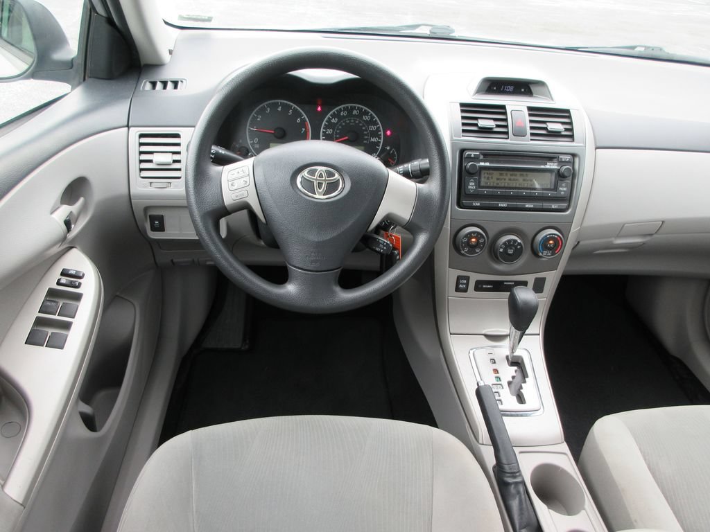 Used 2012 Toyota Corolla LE FWD image 14