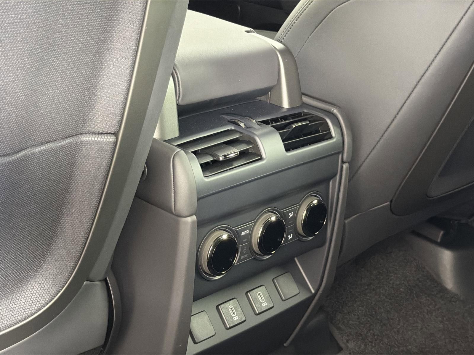 New 2026 Land Rover Defender 110 OCTA image 27