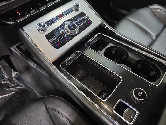 Certified 2023 Lincoln Aviator AWD image 22