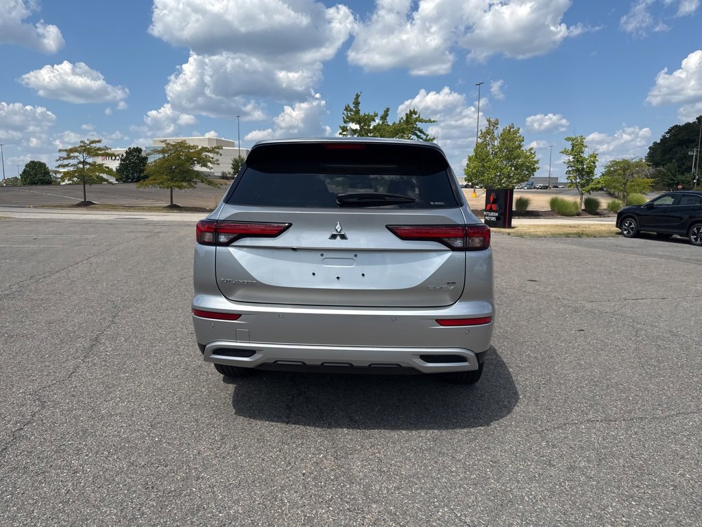 New 2025 Mitsubishi Outlander SE image 10