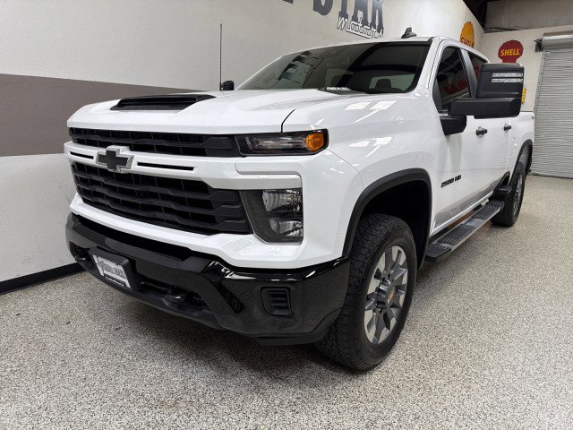 Used 2024 Chevrolet Silverado 2500 Custom w/ Custom Value Package image 3
