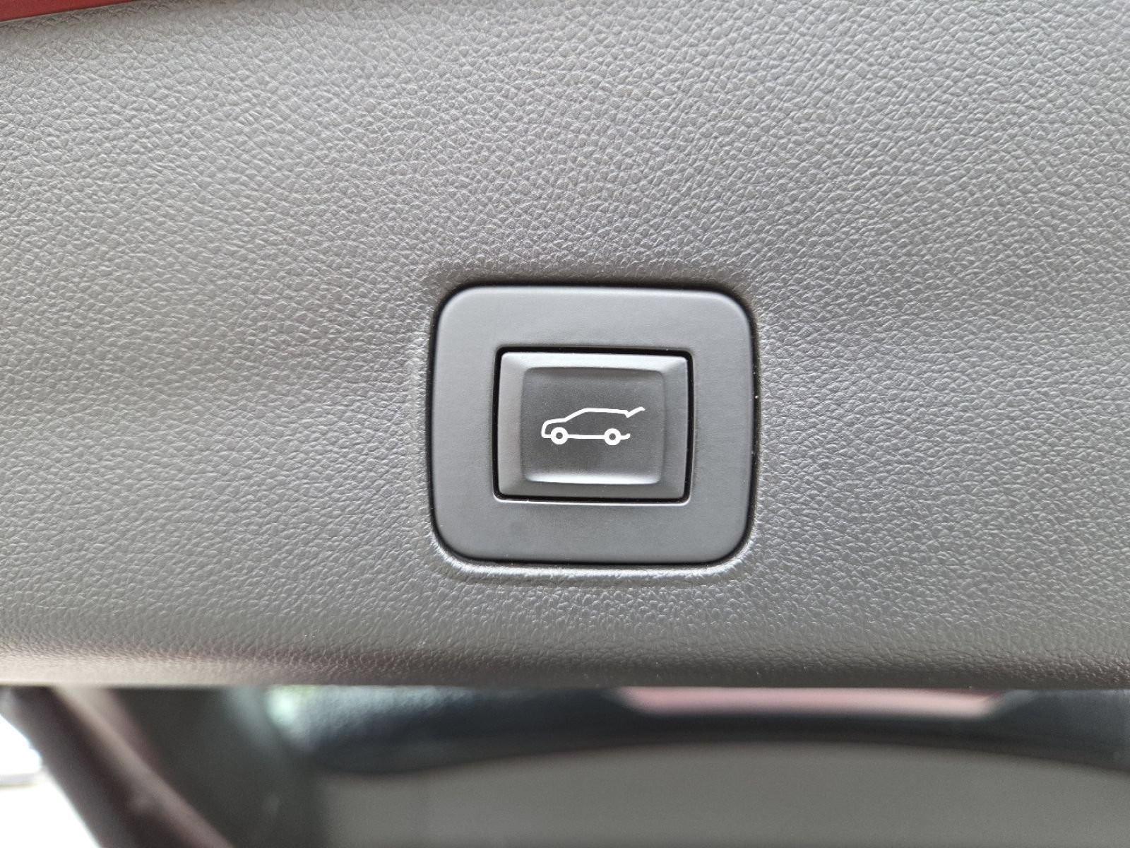 Used 2021 Chevrolet TrailBlazer RS w/ Sun and Liftgate Package AWD/4WD image 23