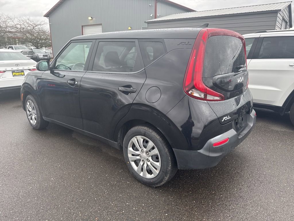 Used 2022 Kia Soul LX image 3