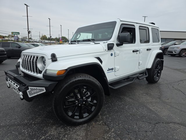 Used 2025 Jeep Wrangler Unlimited Sahara w/ Safety Group AWD/4WD image 2