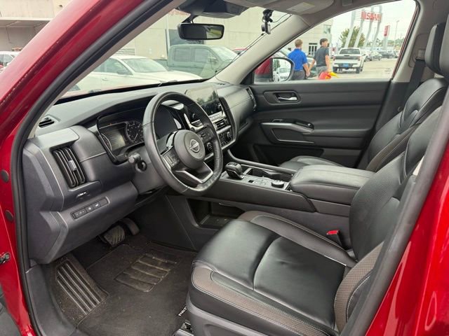 Used 2023 Nissan Pathfinder SL AWD/4WD image 25