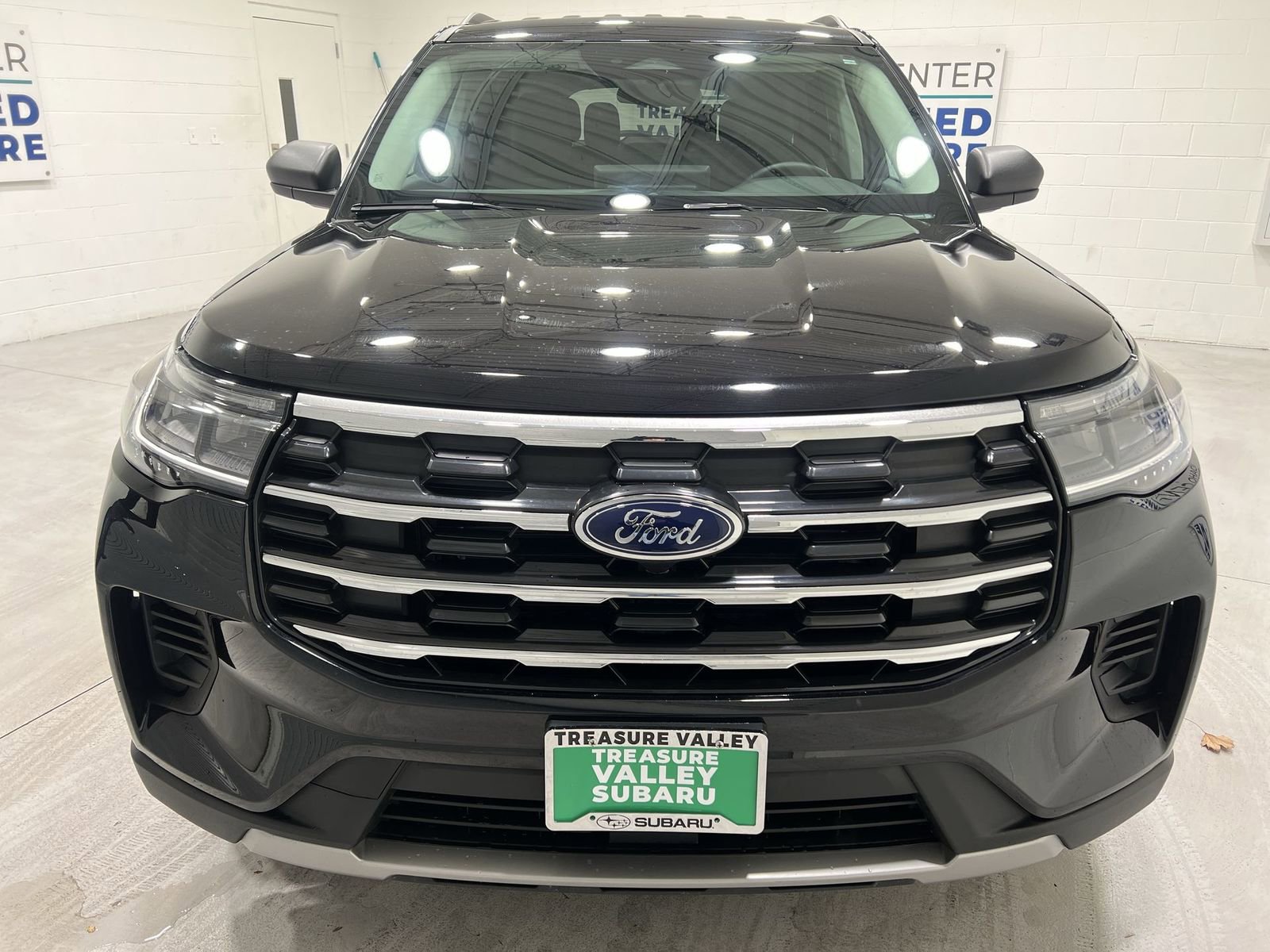 Used 2025 Ford Explorer Active image 3