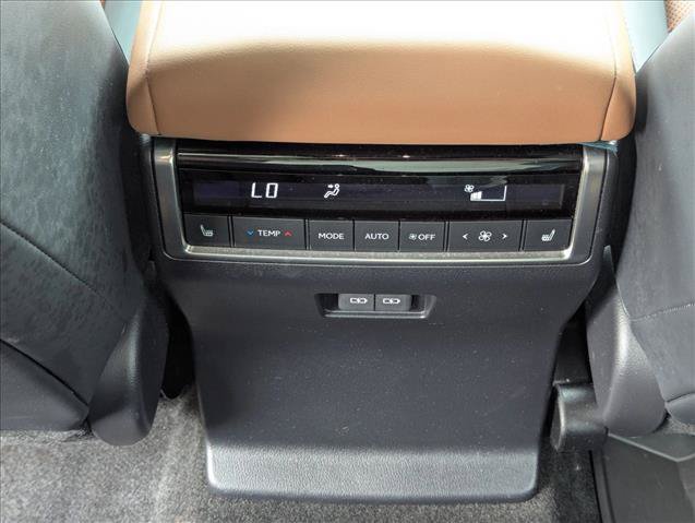 Used 2024 Lexus GX 550 w/ Accessory Package (2T) AWD/4WD image 17
