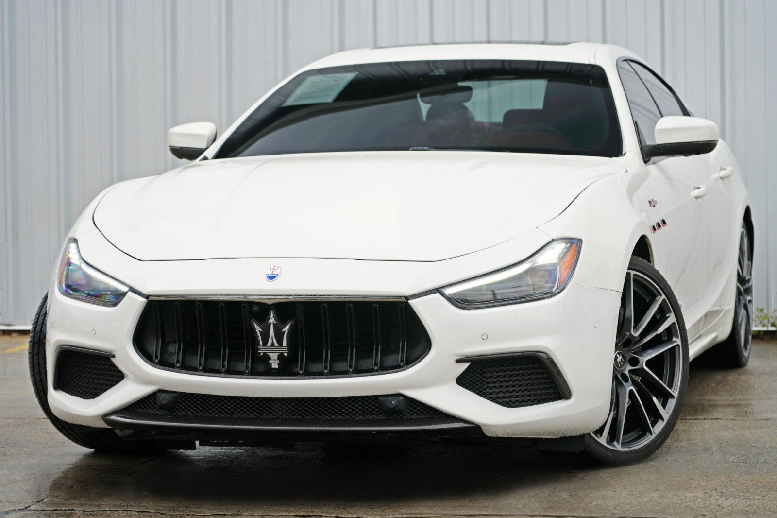 Used 2021 Maserati Ghibli Trofeo image 3