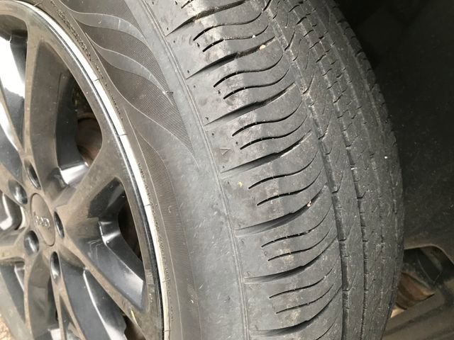 Used 2017 Jeep Cherokee Latitude w/ Cold Weather Group image 12