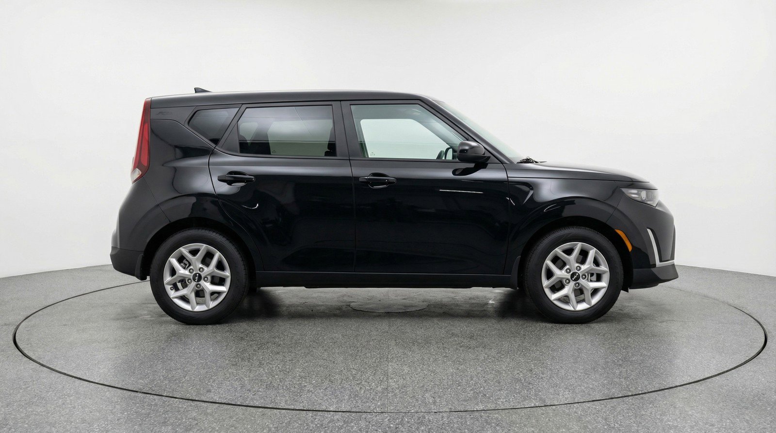 Used 2025 Kia Soul LX w/ LX Technology Package FWD image 11