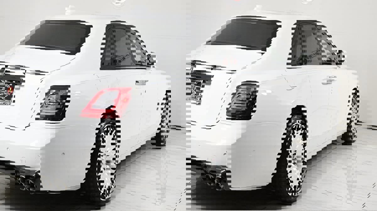 Used 2023 Rolls-Royce Ghost Black Badge w/ Black Badge Ghost Package image 87