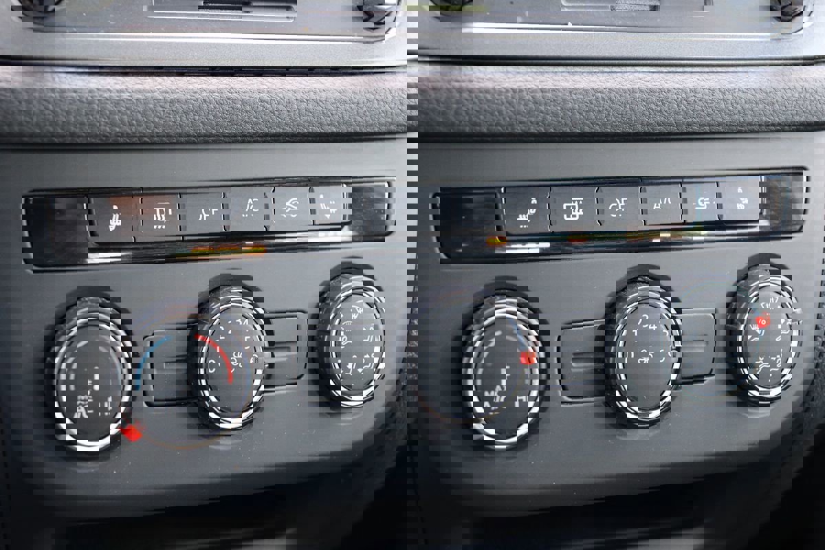 Used 2013 Volkswagen Tiguan SE image 19