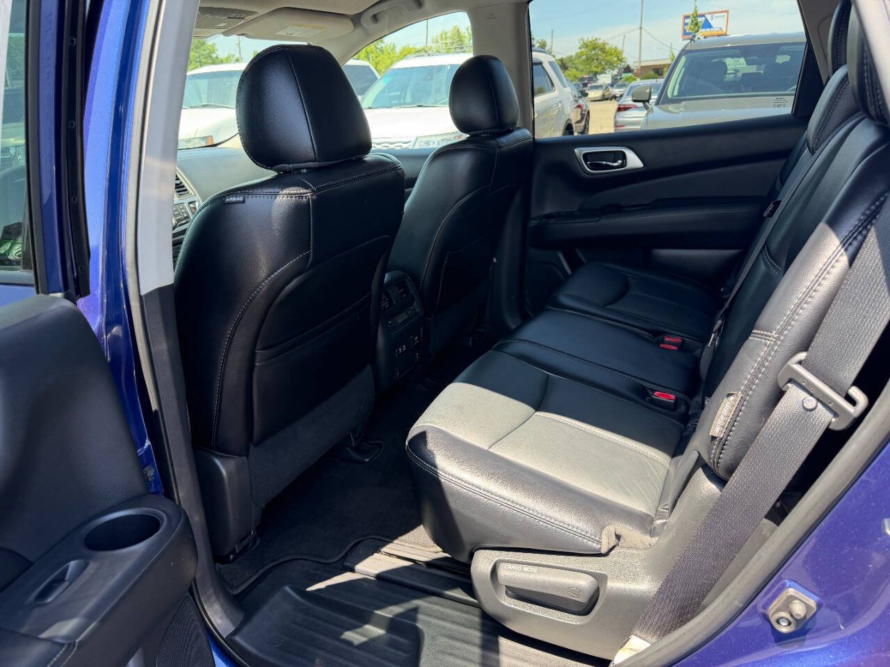 Used 2020 Nissan Pathfinder SL FWD image 11