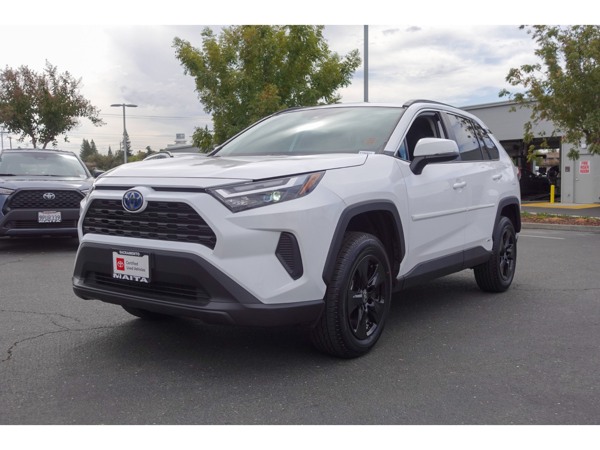Certified 2024 Toyota RAV4 LE AWD/4WD image 7