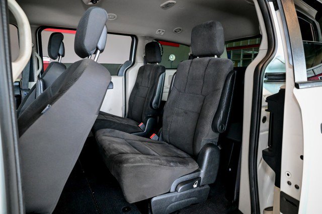 Used 2019 Dodge Grand Caravan SE FWD image 18