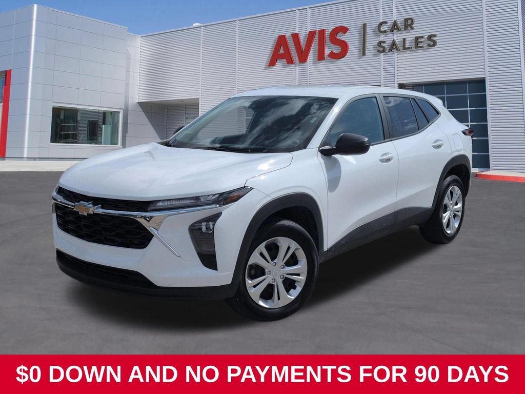 Used 2025 Chevrolet Trax LS FWD image 1