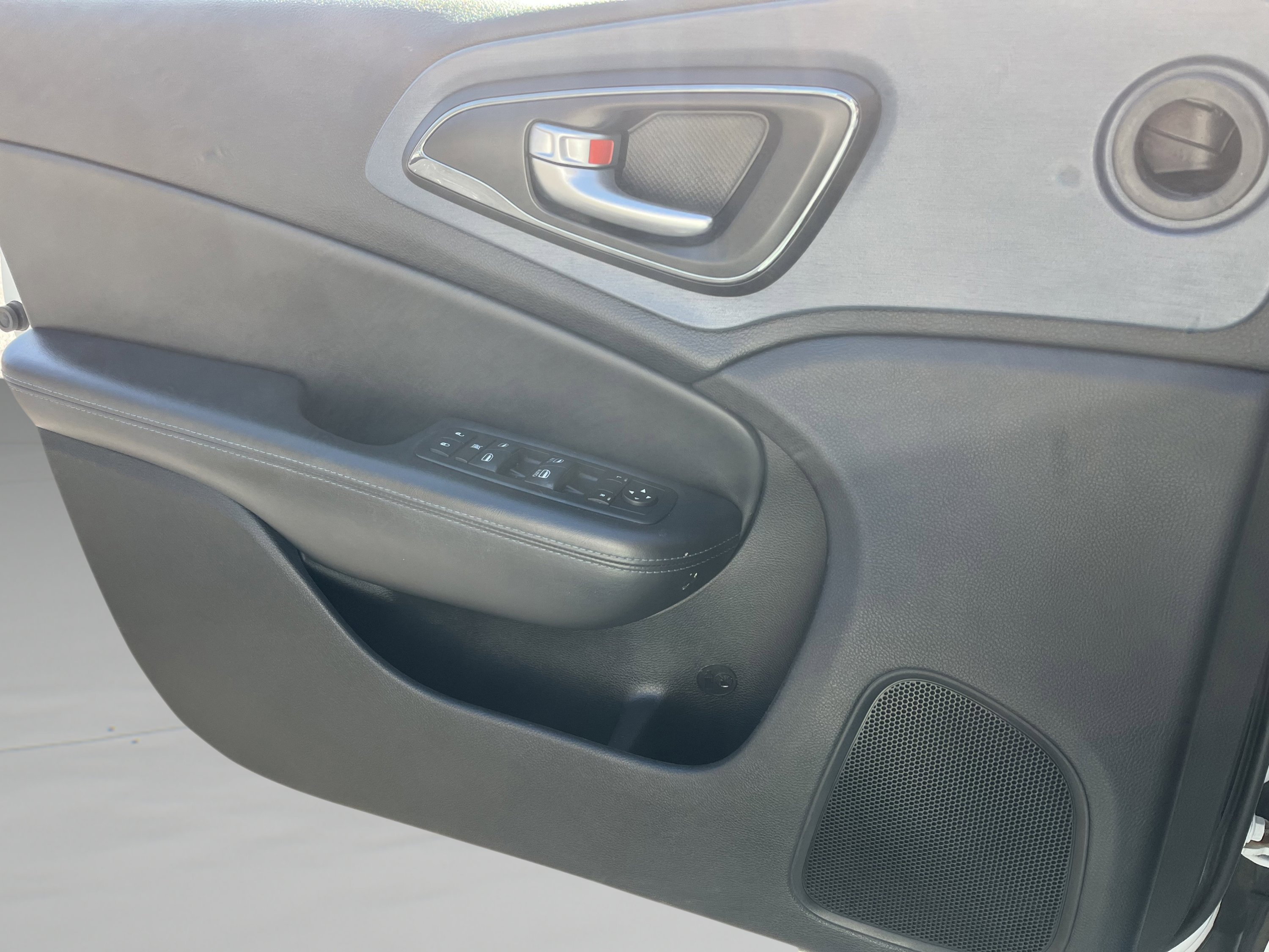 Used 2016 Chrysler 200 S w/ Comfort Group image 16